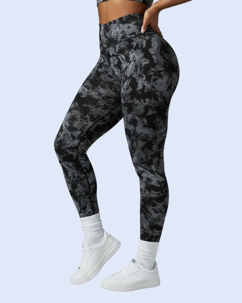 Close-Up 3/4 – Black Grey Splatter Leggings