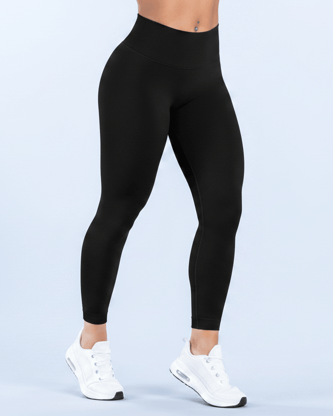 Lock-In Black - Front Side Angle