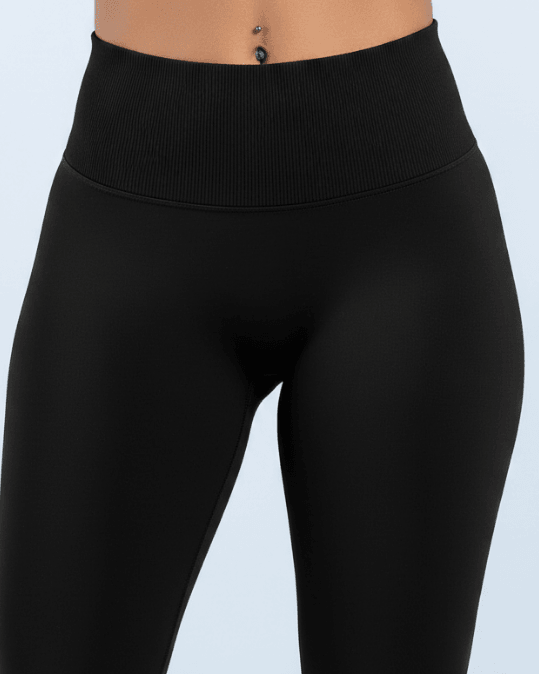 Lock-In Black - Waistband Close-Up