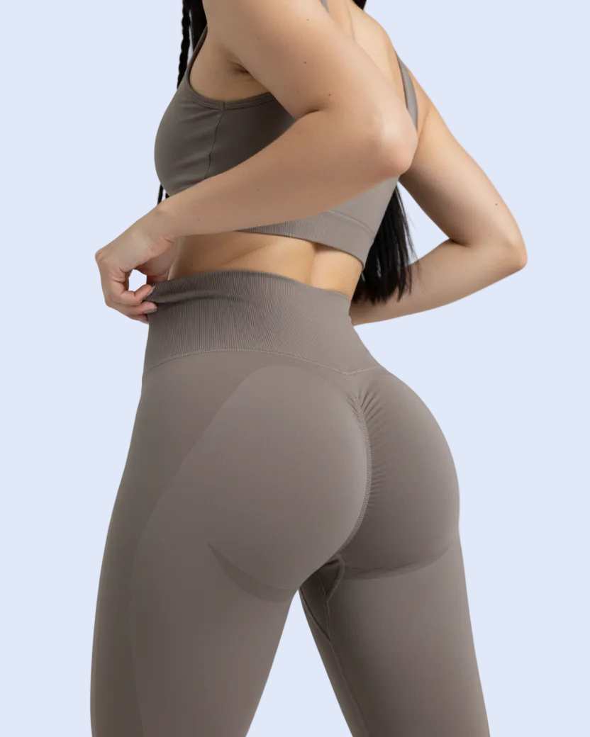 Waistband and scrunch detail